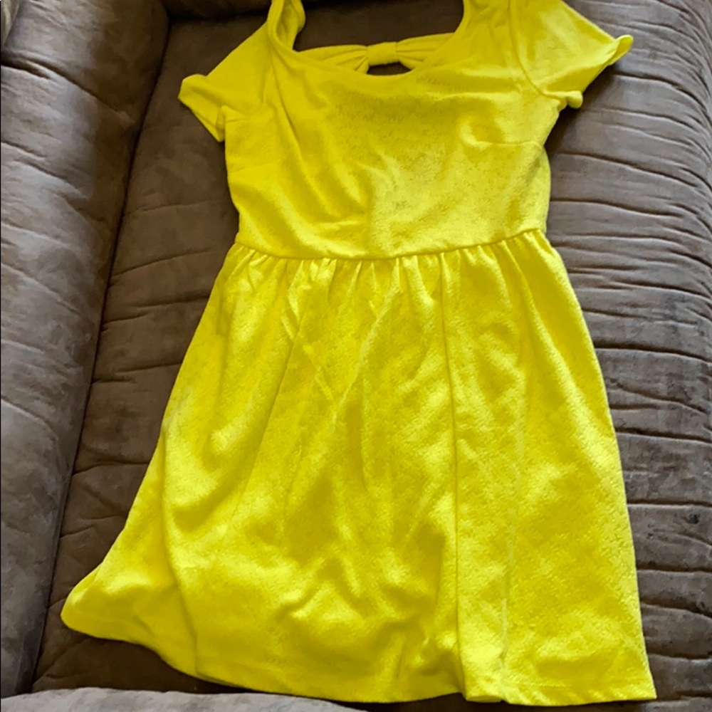 Yellow bow dress